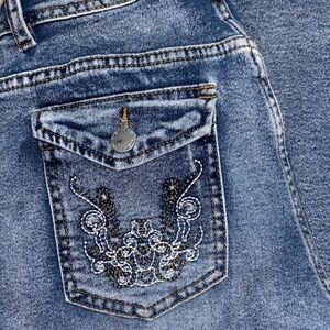 SHEIN Blue Flare & Wide Leg Jeans with Decorative Stitching